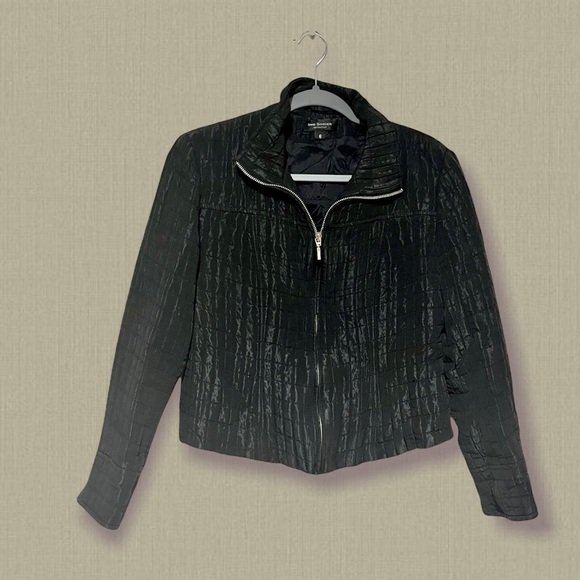 iris singer Jackets & Blazers - Iris Singer Black Texture Crop Full Zip Jacket size 6